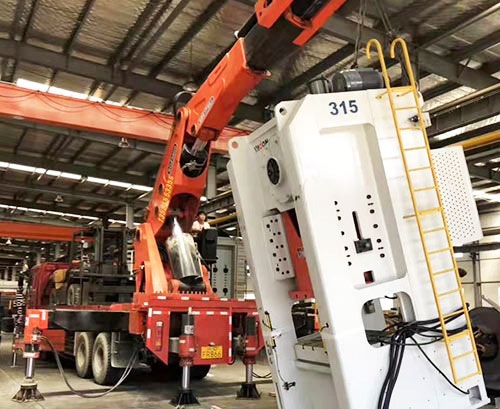 平湖附近随车吊出租，轻松解决运输难题