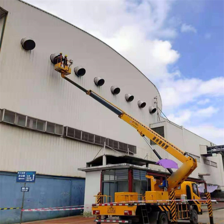 平湖高空作业车出租服务：专业广告牌安装解决方案