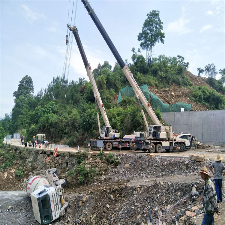 平湖汽车掉沟里叫吊车救援要多少钱