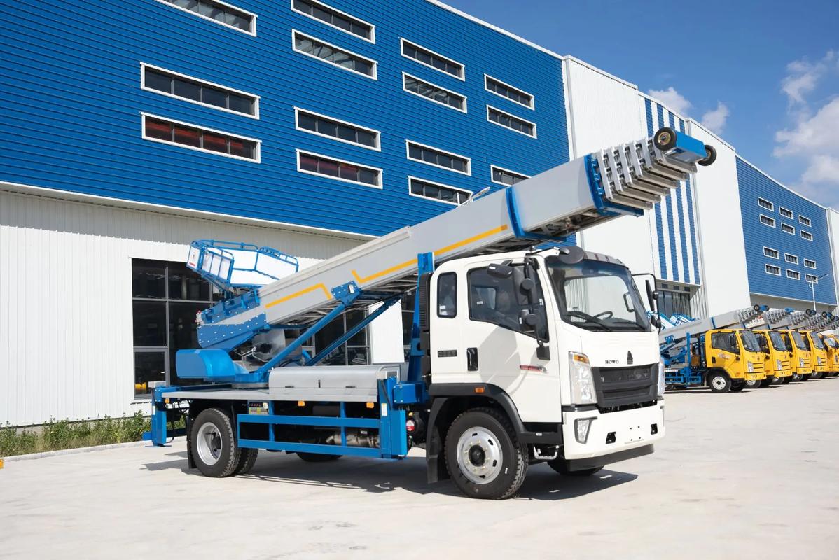 平湖出租云梯车高空作业车 建筑垃圾搬运